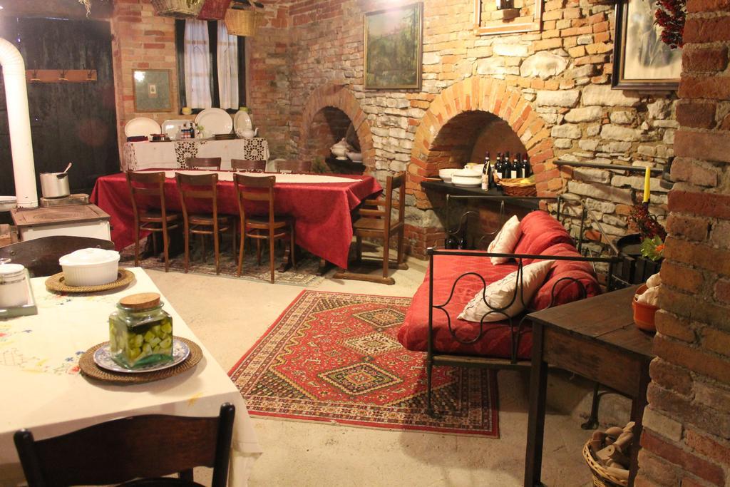 Calosso Casa Giuliana旅馆 外观 照片