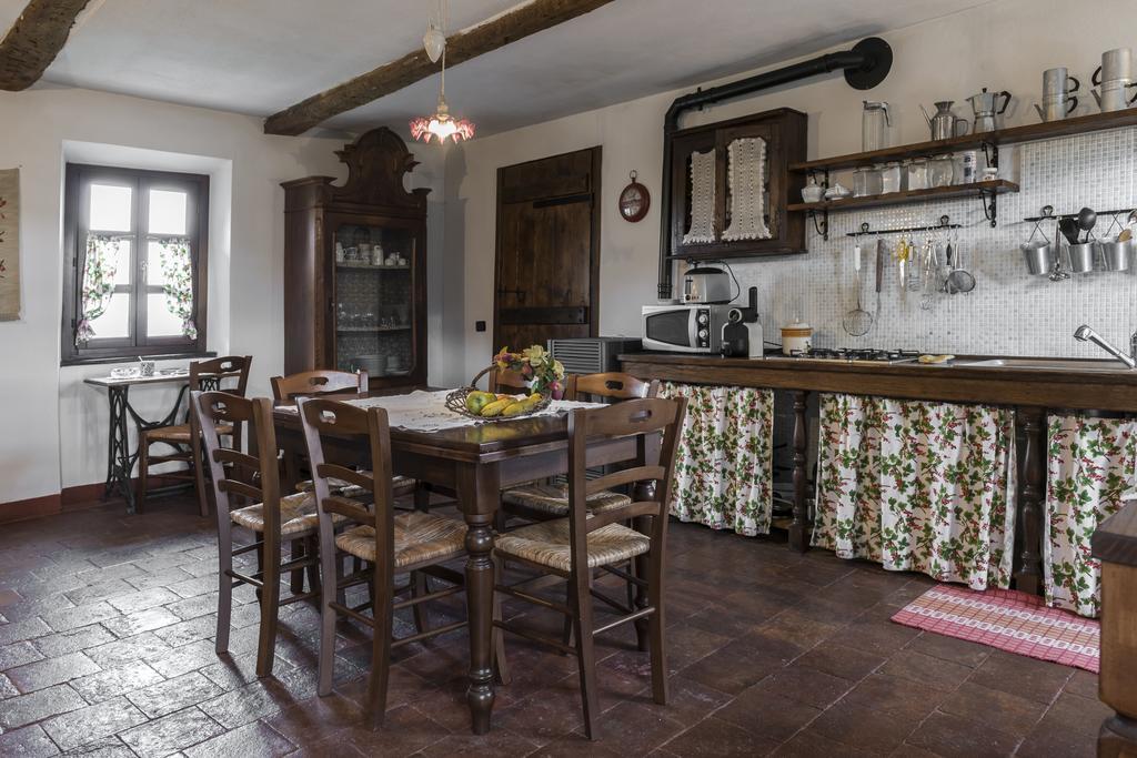 Calosso Casa Giuliana旅馆 外观 照片