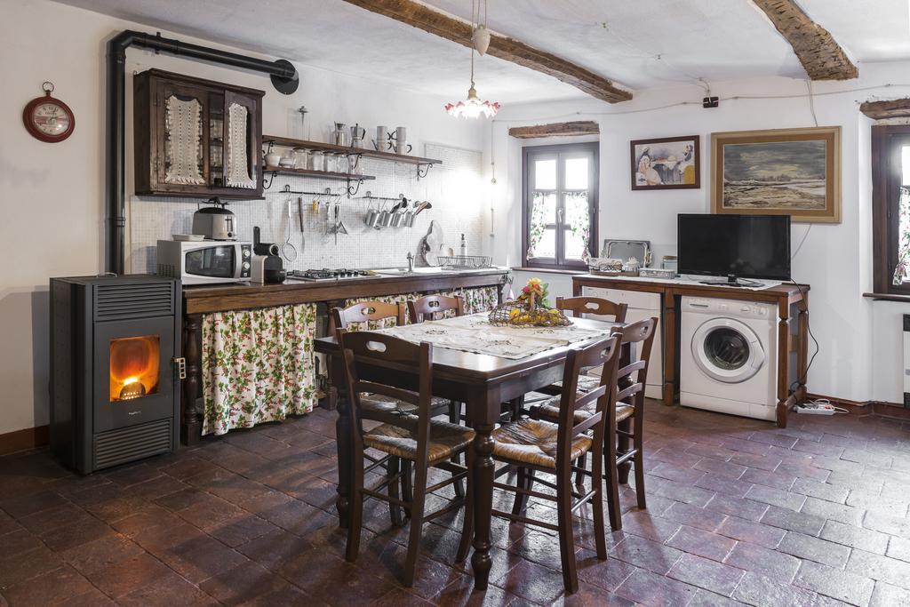 Calosso Casa Giuliana旅馆 外观 照片